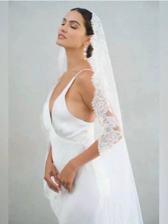 Royal Mantilla Lace Wedding Veil main image 5